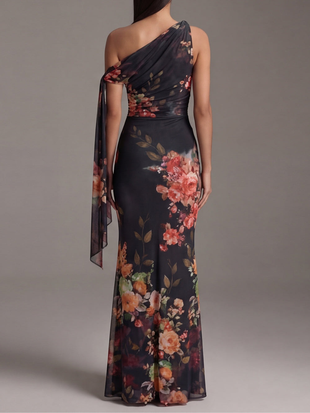 Abito Maxi in Mousseline Nera Plissettata con Stampa e Spalla Unica