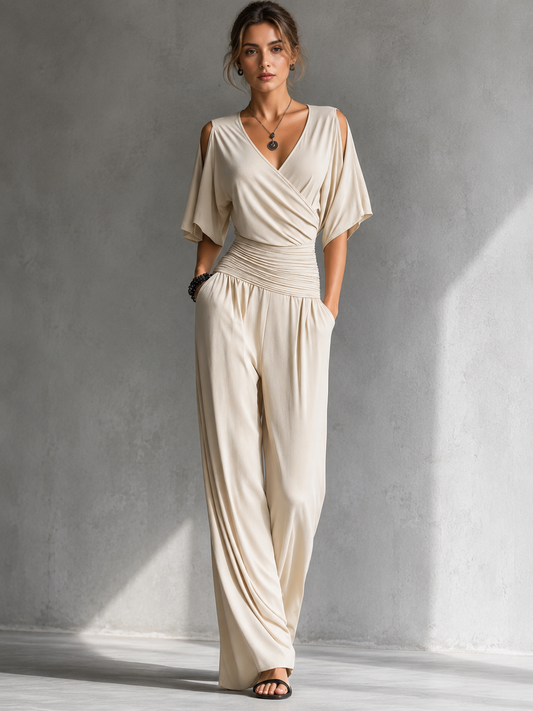 Chiara - Tuta Elegante con Spalle Aperte