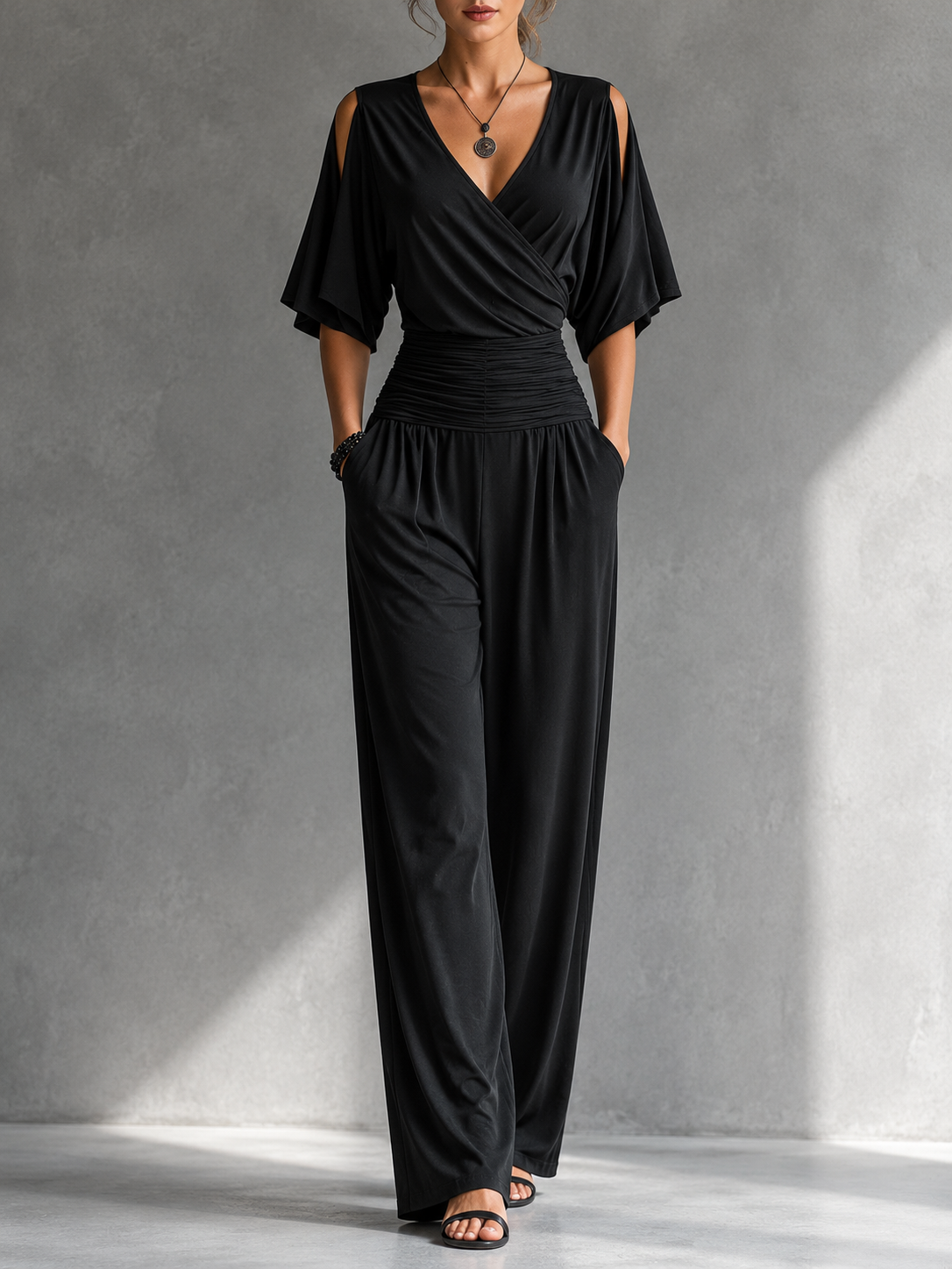 Chiara - Tuta Elegante con Spalle Aperte