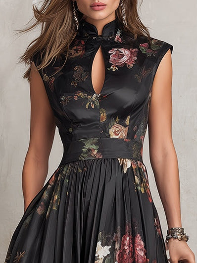 Abito Midi in Satin Nero con Collo a Fessura Floreale Plissettato
